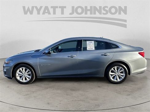 Used 2025 Chevrolet Malibu LT image 2