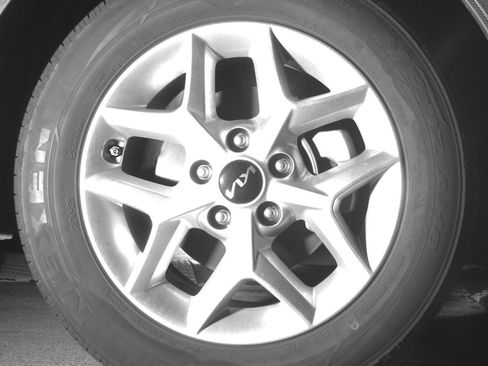 Used 2025 Kia Soul LX w/ LX Technology Package FWD image 13