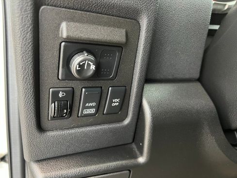 Used 2009 Nissan Rogue SL w/ Premium Pkg image 26