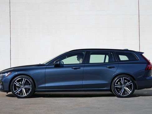Used 2020 Volvo V60 T6 R-Design FWD image 9