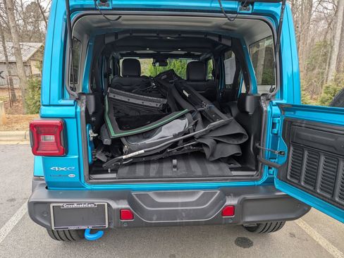 Used 2024 Jeep Wrangler Unlimited Sahara w/ Technology Group image 28