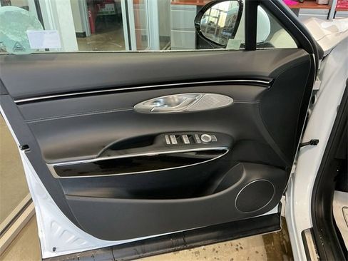 Used 2025 Genesis GV70 2.5T image 16