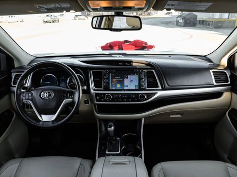 Used 2015 Toyota Highlander XLE FWD image 16