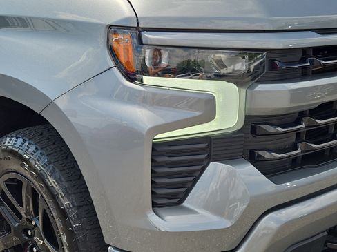 Used 2024 Chevrolet Silverado 1500 RST w/ Dark Appearance Package AWD/4WD image 5