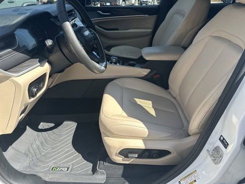 Certified 2024 Jeep Grand Cherokee Limited w/ Black Appearance Package image 10