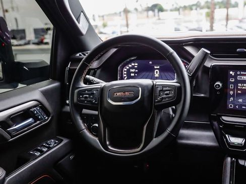 Used 2025 GMC Sierra 2500 AT4 w/ Technology Package AWD/4WD image 18
