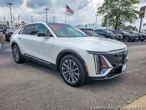 Certified 2024 Cadillac Lyriq Sport w/ LPO, Floor Liner Package AWD/4WD image 6