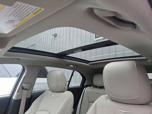 Used 2021 Cadillac XT4 Luxury w/ Cold Weather Package image 10