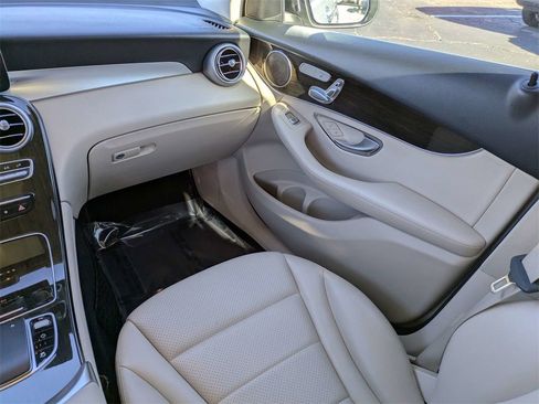 Used 2020 Mercedes-Benz GLC 300 image 18
