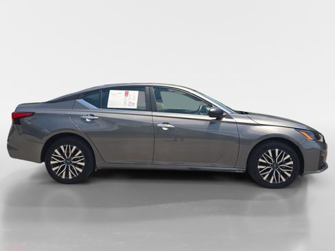 Certified 2025 Nissan Altima 2.5 SV AWD/4WD image 7