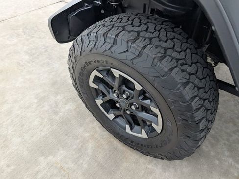 Used 2025 Jeep Wrangler Unlimited Rubicon 4xe AWD/4WD image 6