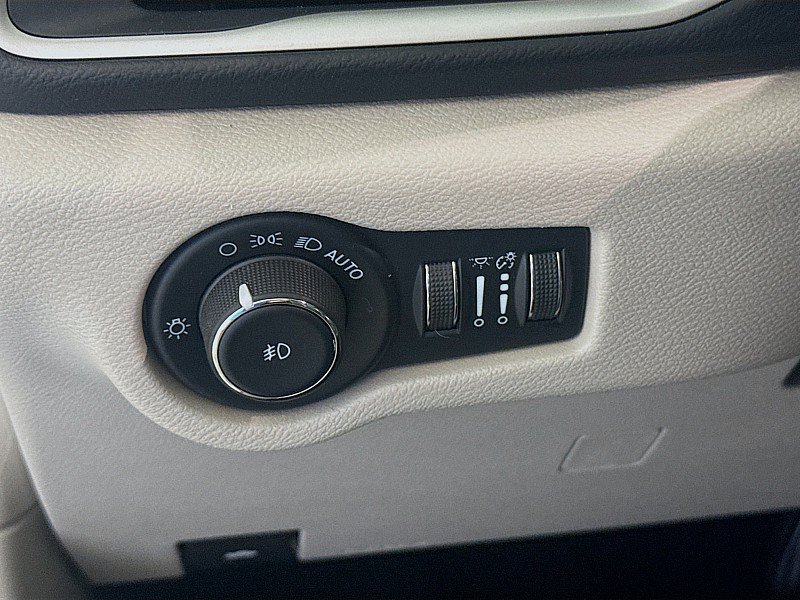 Used 2022 Chrysler Pacifica Touring-L FWD image 10