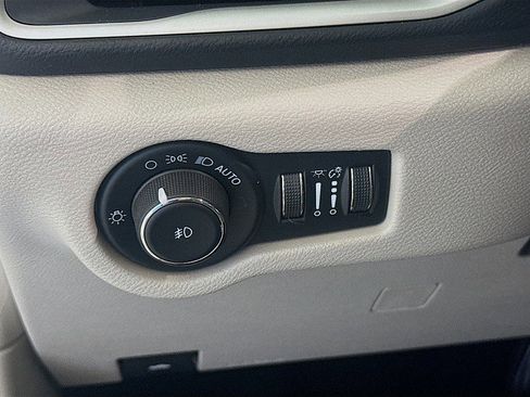 Used 2022 Chrysler Pacifica Touring-L FWD image 10