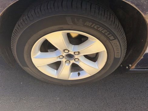 Used 2013 Dodge Charger SE RWD image 4