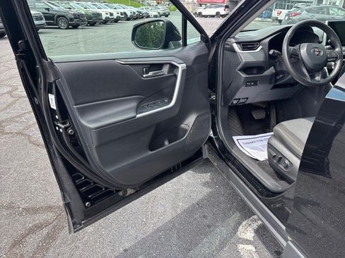 Used 2024 Toyota RAV4 XLE FWD image 9