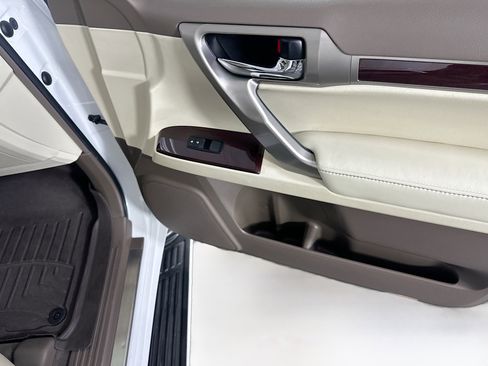 Used 2018 Lexus GX 460 Premium w/ Premium Package image 33