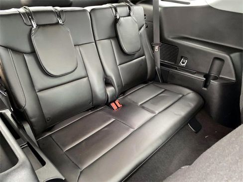 Used 2023 Ford Explorer XLT w/ Equipment Group 202A image 28