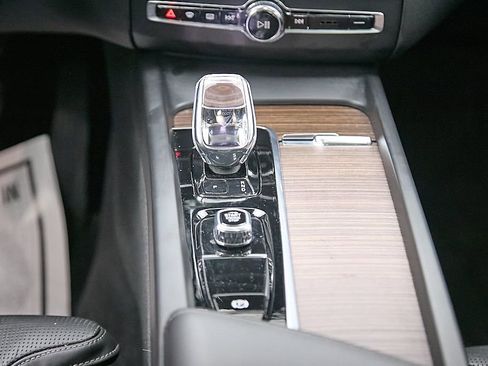 Certified 2023 Volvo XC60 B5 Ultimate image 31