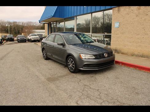 Used 2018 Volkswagen Jetta SE image 1