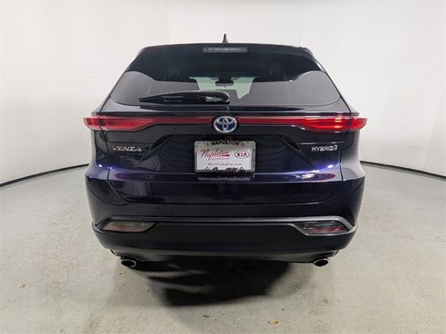 Used 2021 Toyota Venza LE image 6