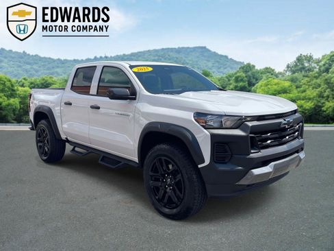 Used 2025 Chevrolet Colorado Trail Boss AWD/4WD image 1