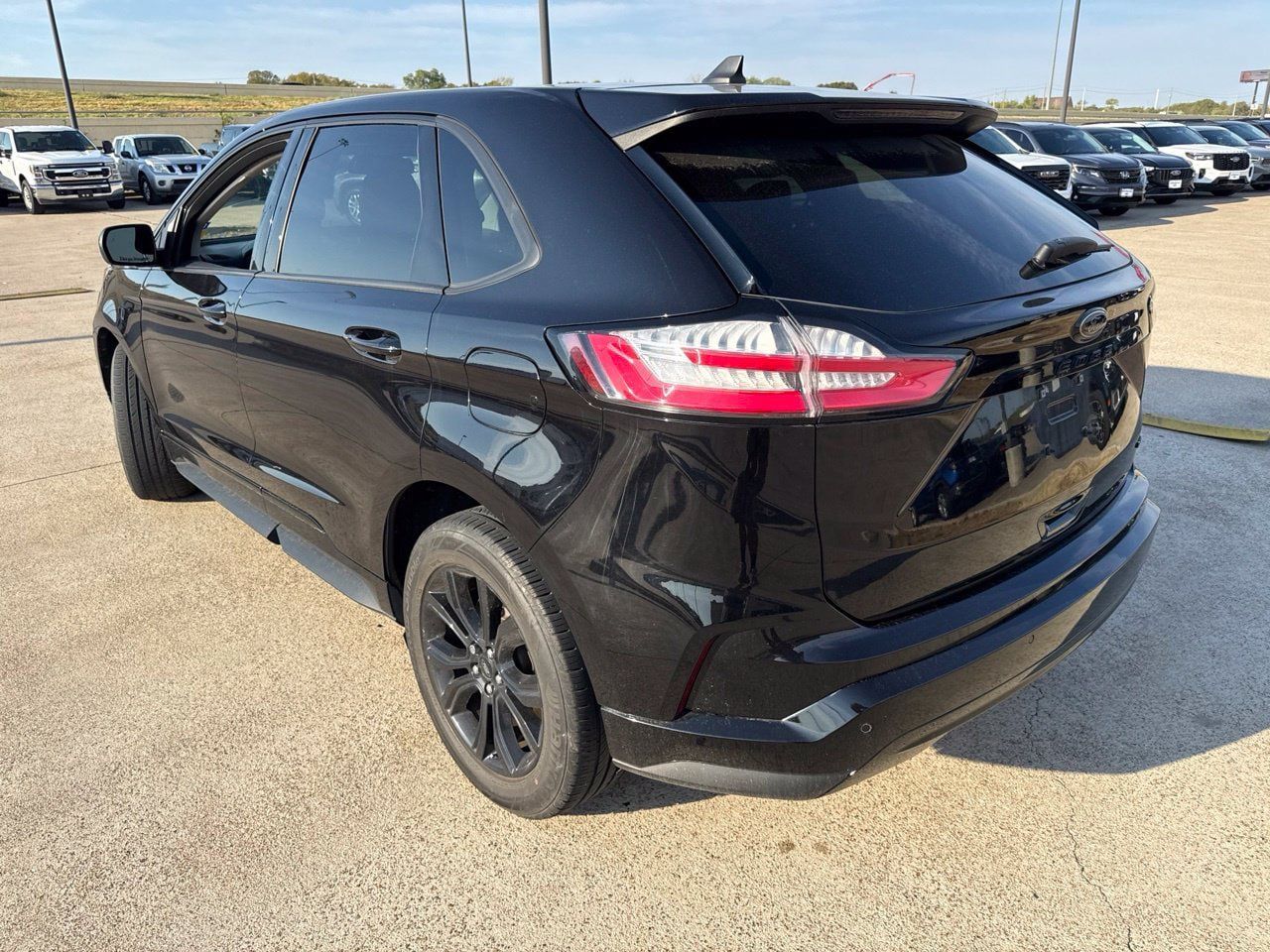 Used 2024 Ford Edge SE w/ Black Appearance Package AWD/4WD image 8