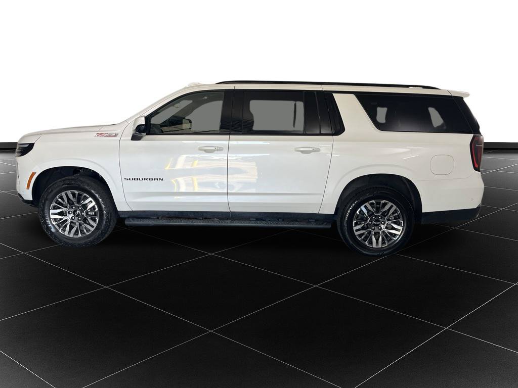 Used 2025 Chevrolet Suburban Z71 AWD/4WD image 2