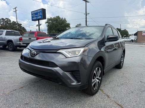 Used 2018 Toyota RAV4 LE FWD image 1