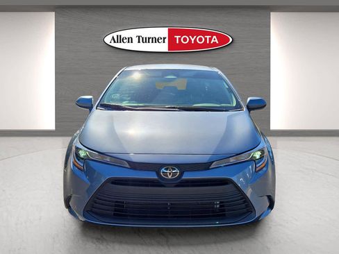Used 2025 Toyota Corolla LE image 4