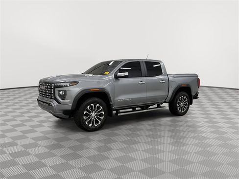 Used 2024 GMC Canyon Denali image 4