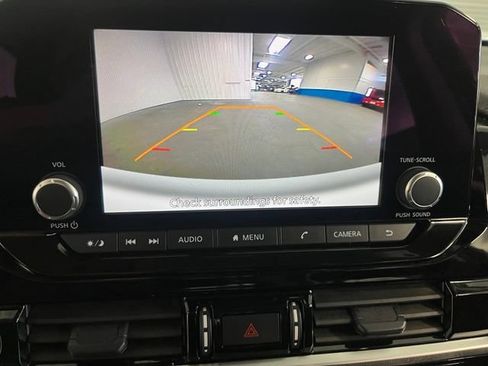 Used 2024 Nissan Pathfinder SV FWD image 29