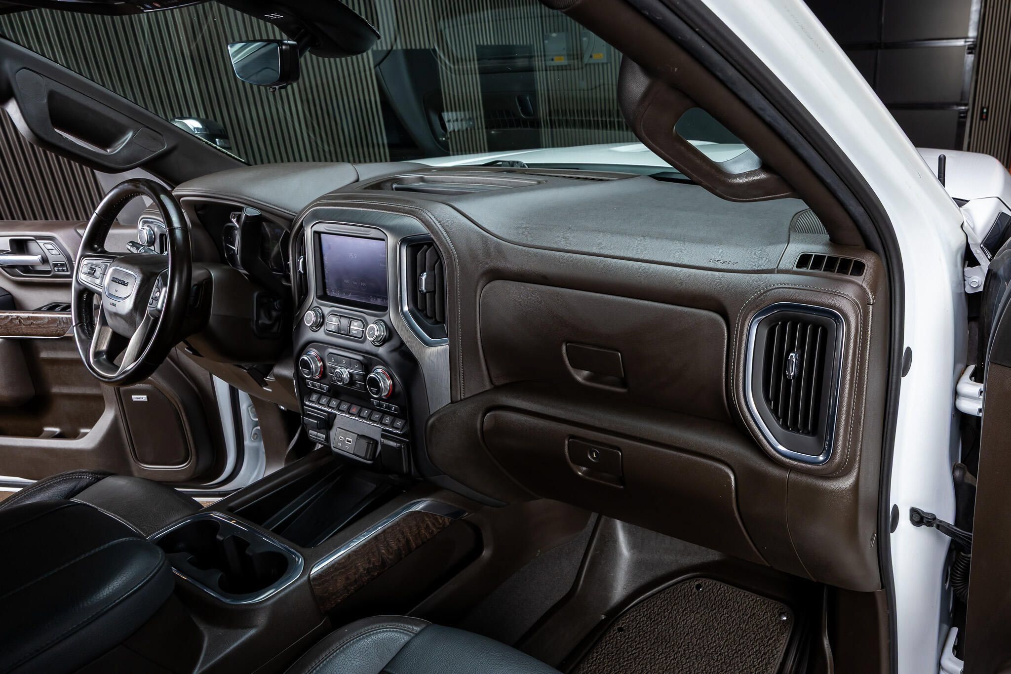 Used 2023 GMC Sierra 2500 Denali w/ Denali Ultimate Package AWD/4WD image 15