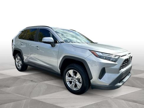 Used 2022 Toyota RAV4 XLE FWD image 2
