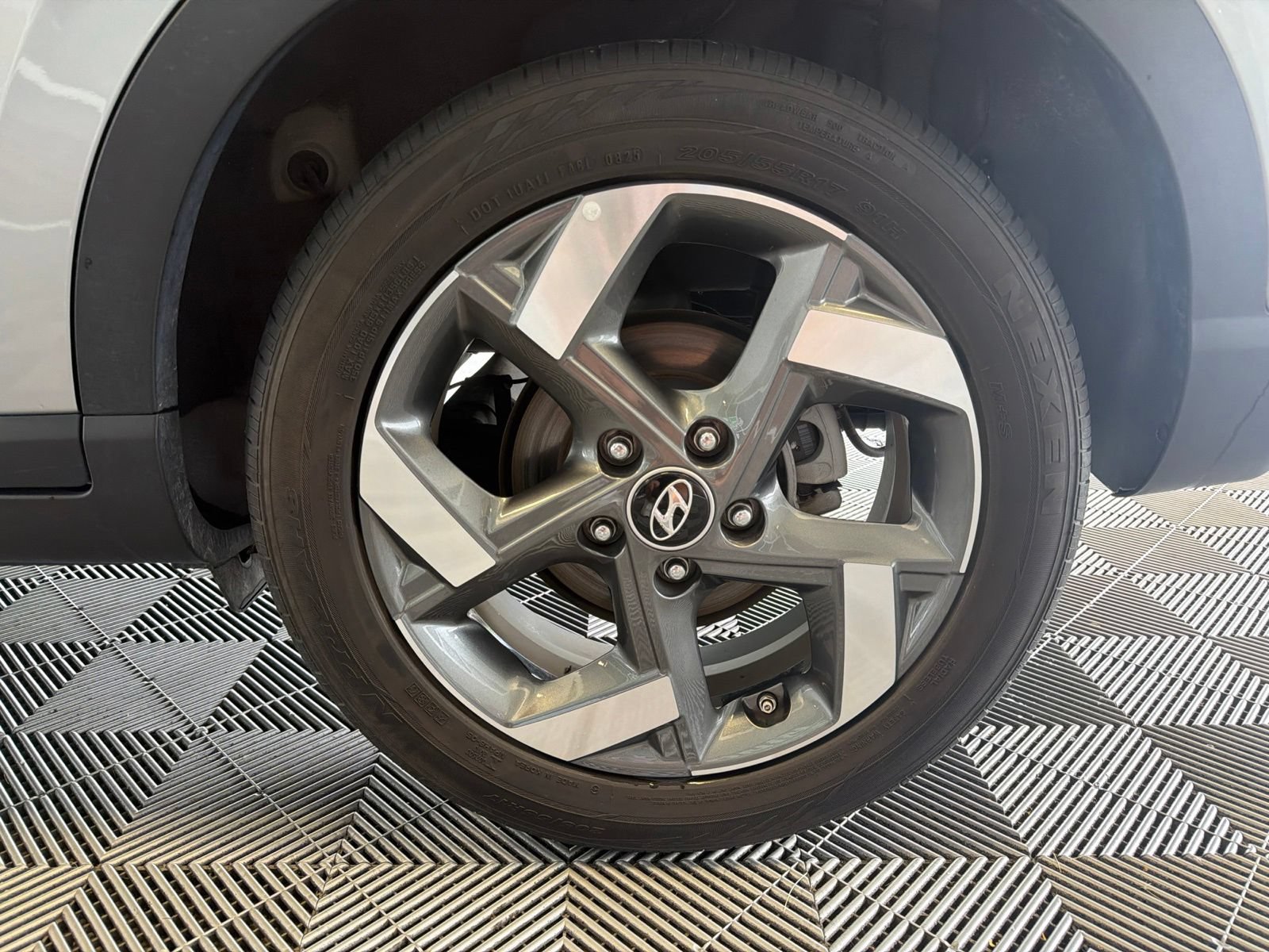 Used 2025 Hyundai Venue SEL FWD image 8