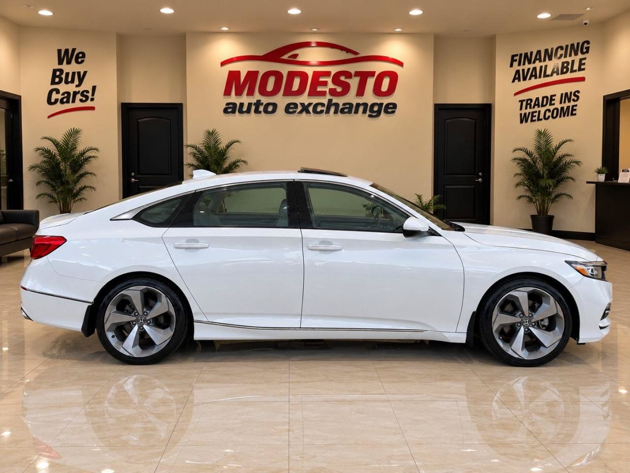 Used 2018 Honda Accord Touring image 2