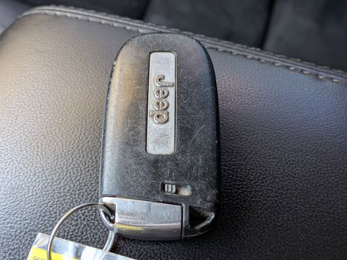 Used 2018 Jeep Grand Cherokee Altitude image 36