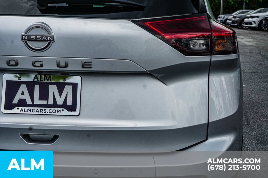 Used 2024 Nissan Rogue S FWD image 12
