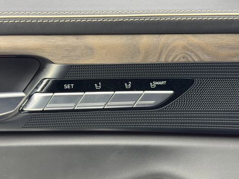 Used 2021 Genesis G90 5.0 Ultimate image 17