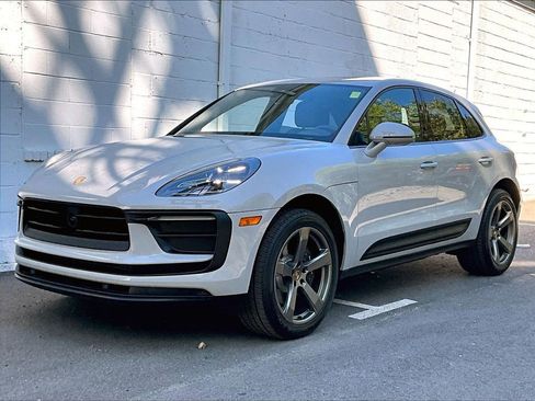 Certified 2023 Porsche Macan AWD/4WD image 1