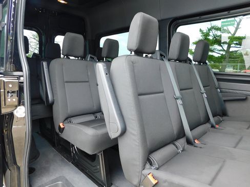 Used 2025 Mercedes-Benz Sprinter 2500 image 24