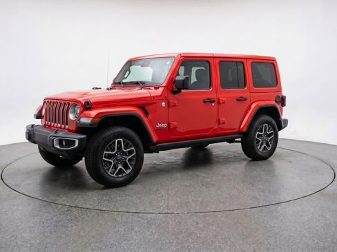 Used 2025 Jeep Wrangler Sahara image 3