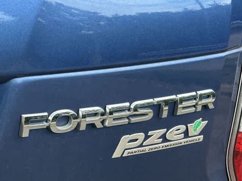 Used 2016 Subaru Forester 2.5i Premium w/ All-Weather Package AWD/4WD image 17
