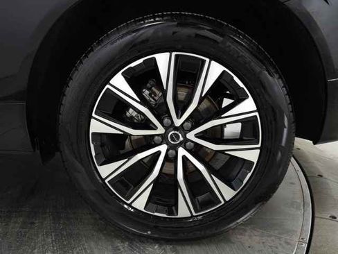 Certified 2025 Volvo XC60 B5 Core image 13