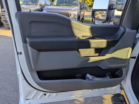 New 2026 Ford F450 XL w/ XL Chrome Package image 15