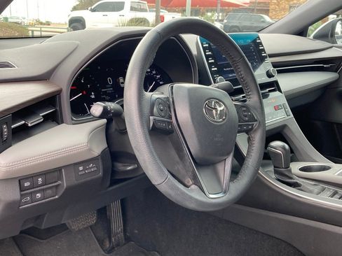 Used 2022 Toyota Avalon XLE image 9