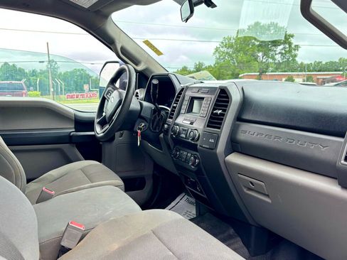 Used 2019 Ford F250 XL w/ Power Equipment Group image 9