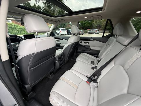 Used 2023 Honda Pilot Touring image 27
