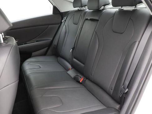 Used 2023 Hyundai Elantra Limited image 11