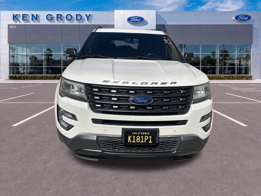 Used 2017 Ford Explorer XLT w/ Equipment Group 202A FWD image 3