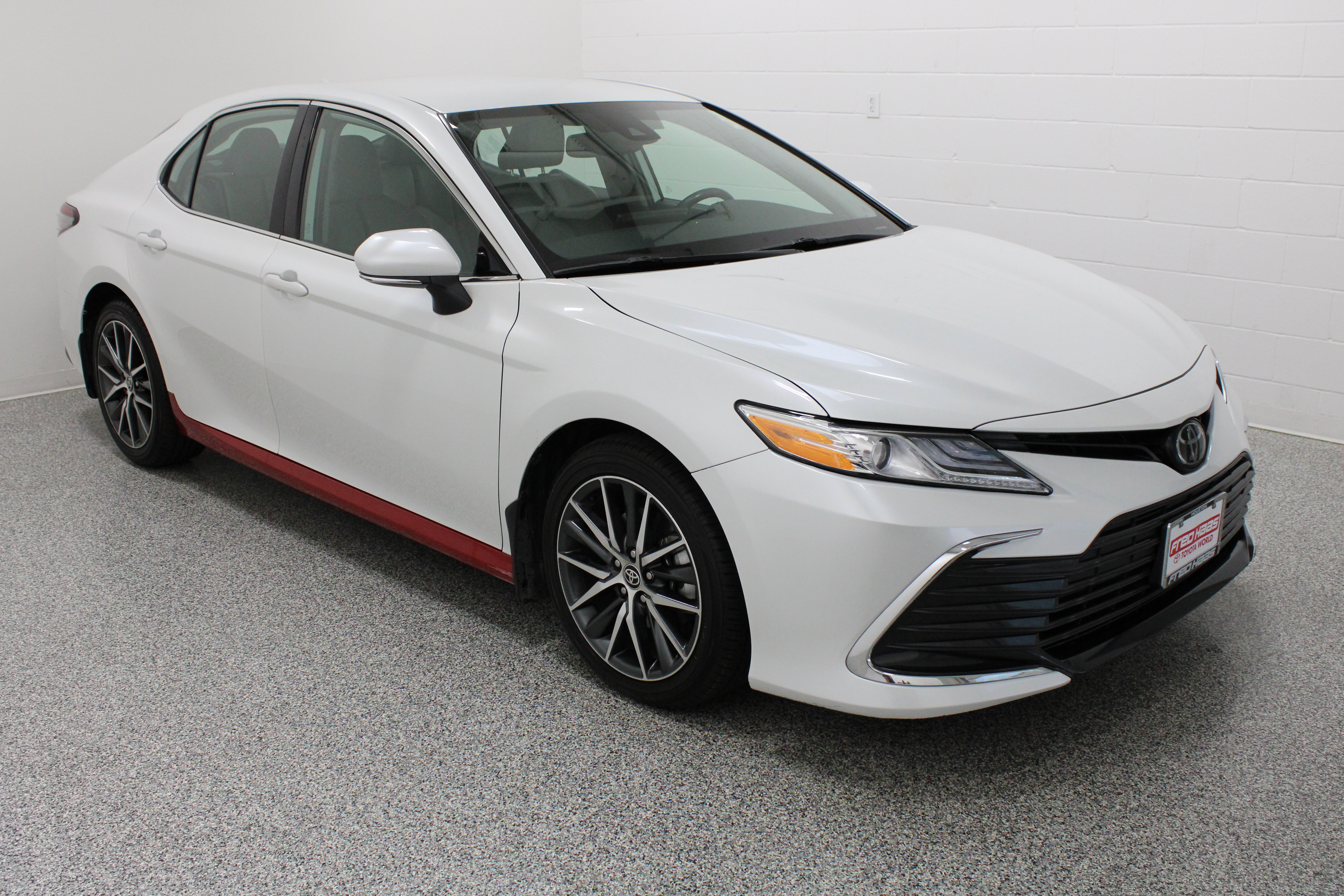 Used 2023 Toyota Camry XLE FWD image 4